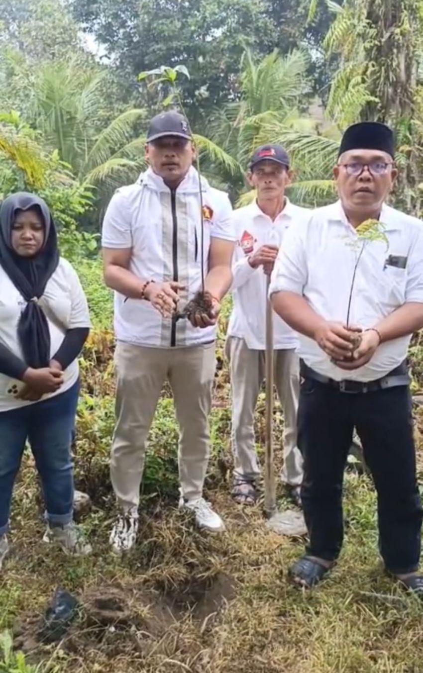 Peringati Milad Gerindra Ke-18, Bonauli Tanam Pohon Buah dan Berbagi Tali Asih