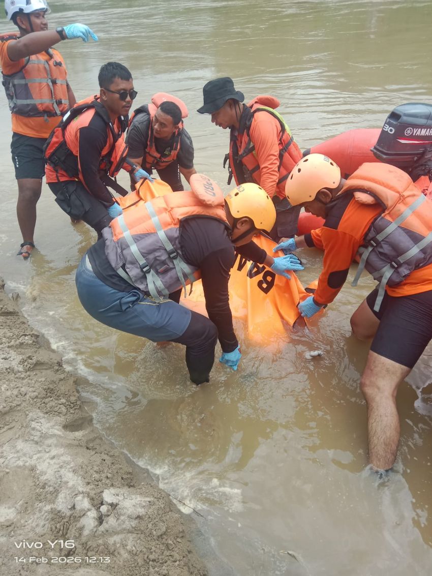 Akhirnya! Jenazah Korban Hanyut Muhammad Rizki Aslam Ditemukan Tersangkan di Tumpukan Kayu di Sungai Silau