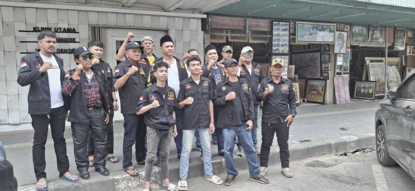 Sasar Masjid GRIB Jaya Medan Bagikan 700 Porsi Makanan di Program Jumat Berkah