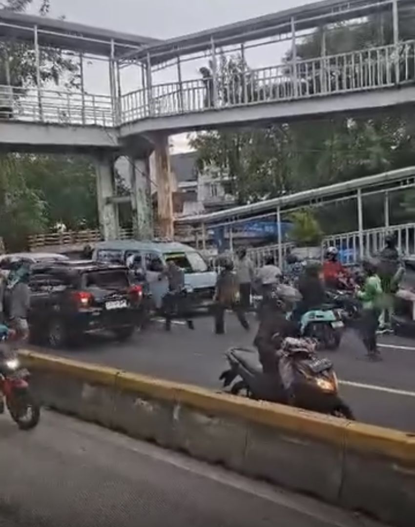 Terungkap! Mobil Calya Ugal-ugalan yang Viral Panik Lihat Polisi karena Pakai Pelat Palsu