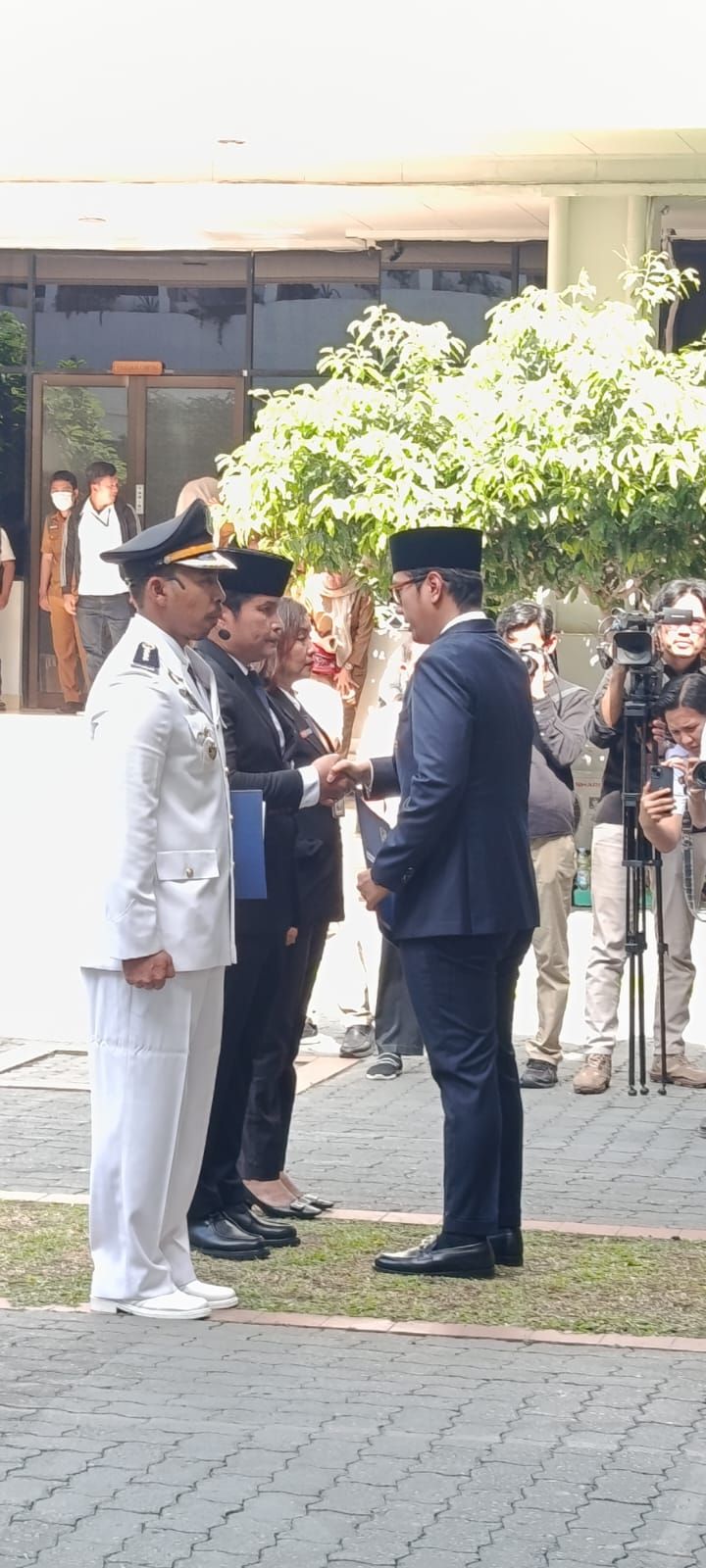 Camat dan Lurah Garda Terdepan Pelayan Masyarakat