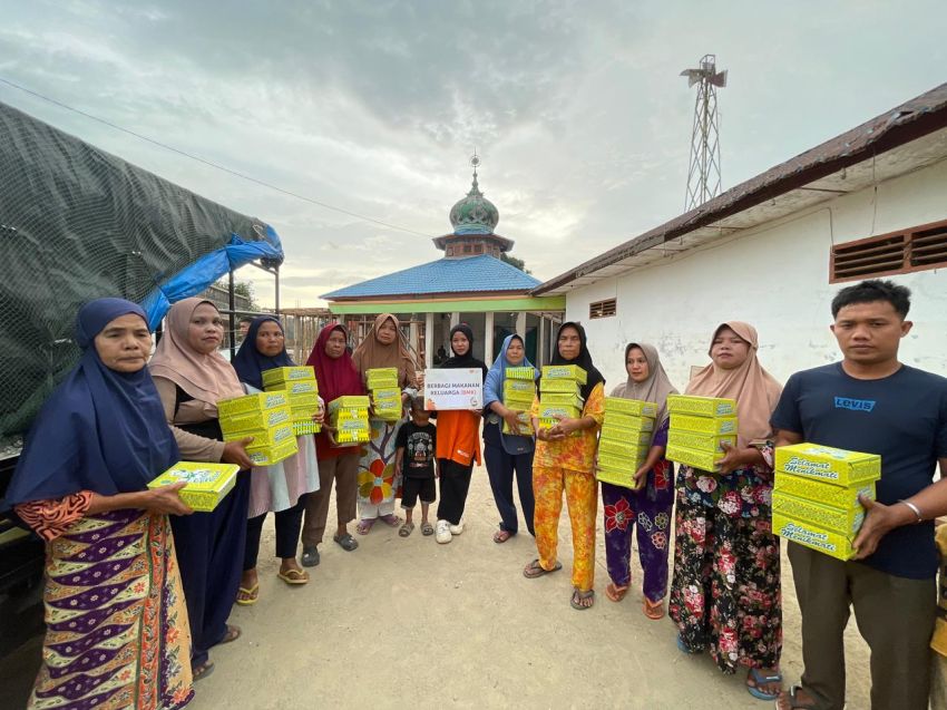 Rumah Zakat Salurkan 200 Nasi Kotak Berbuka Puasa Bagi Korban Banjir di Desa Batang Toru