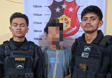 Personel Dit Samapta Polda Sumut Amankan Pemuda Bawa Samurai Saat Patroli di Wilayah Polres Pelabuhan Belawan
