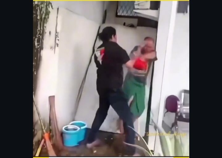 Viral! Kakek Uzur KO Dipukul Pria Berbadan Kekar, Diduga Kepergok Mengintip Istrinya