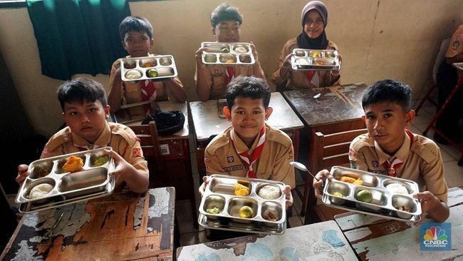SPPG Yayasan AL - Azhar Palas Distribusikan 2900 Porsi MBG ke Tiga Sekolah