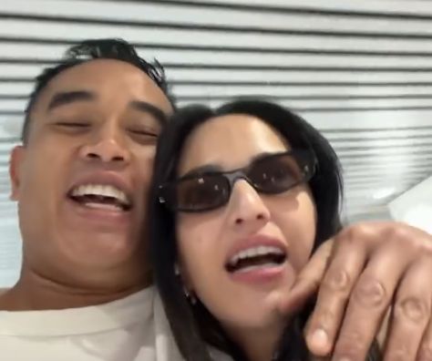Isu Cerai Makin Liar, So Sweet...Ardi Bakrie Peluk dan Kecup Pipi Nia Ramadhani