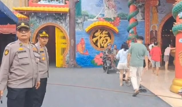 Kapolsek Sunggal Cek Langsung Pengamanan Ibadah di Vihara Simpang Sunggal