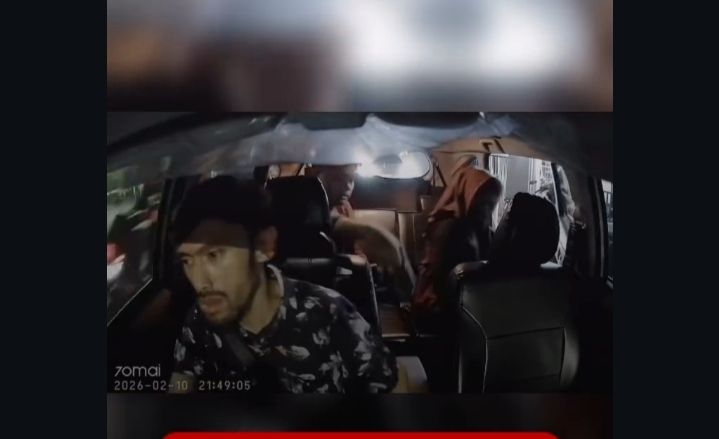 Alamak! Sepasang Penumpang Ngeseks di Bangku Belakang Ditegur Sopir Taksi Online
