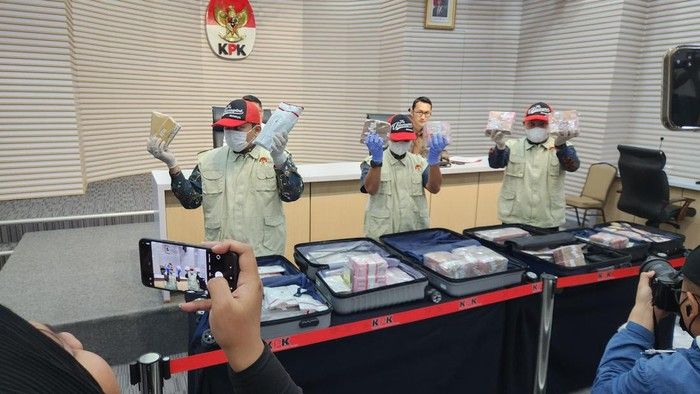 Kasus Karupsi Bea Cukai, Uang Korupsi Disimpan di Safe House dan Mobil Operasional