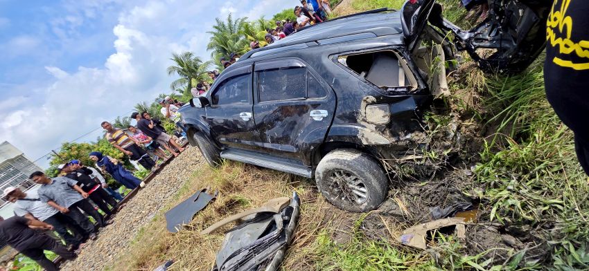 Kereta Api Putri Deli Tabrak Fortuner, 2 Bocah Meninggal Dunia