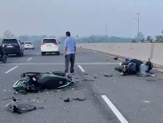 Brakkk...2 Sepeda Motor Tabrakan di Atas Fly Over Bandara Kualanamu, 2 Anak Muda Masuk Rumah Sakit