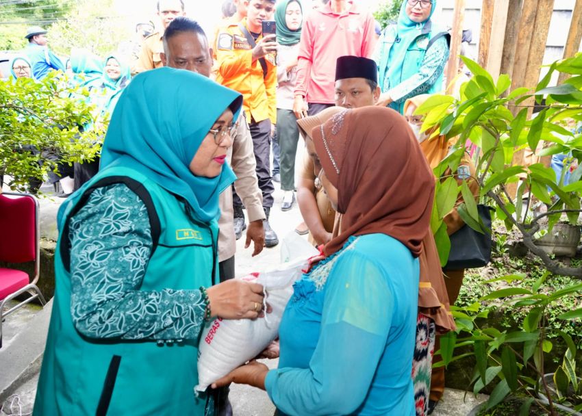 TP PKK Kota Binjai Salurkan Bantuan Untuk Warga Terdampak Angin Puting Beliung