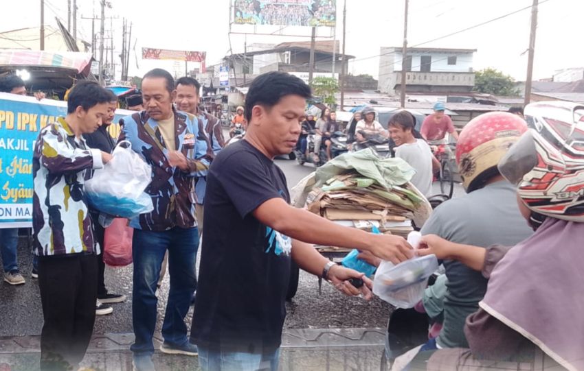 Ramadan Penuh Berkah, Satgas DPD IPK Deli Serdang Bagikan 1.000 Takjil Gratis di Dua Lokasi