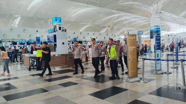 Kapolresta Deli Serdang Pantau Aktivitas Arus Balik Lebaran 1447 H di Bandara Kualanamu