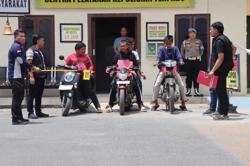 Sat Reskrim Polres Tanah Karo Gelar Rekonstruksi Kasus Penganiayaan Remaja Saat Tahun Baru