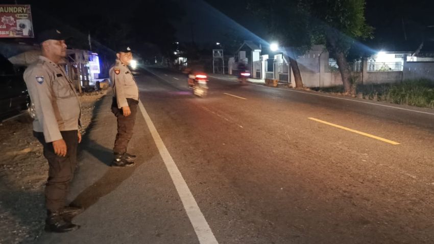 Sinergi Jaga Keamanan, Polsek Hinai Sambangi Warga dan Objek Vital Malam Hari