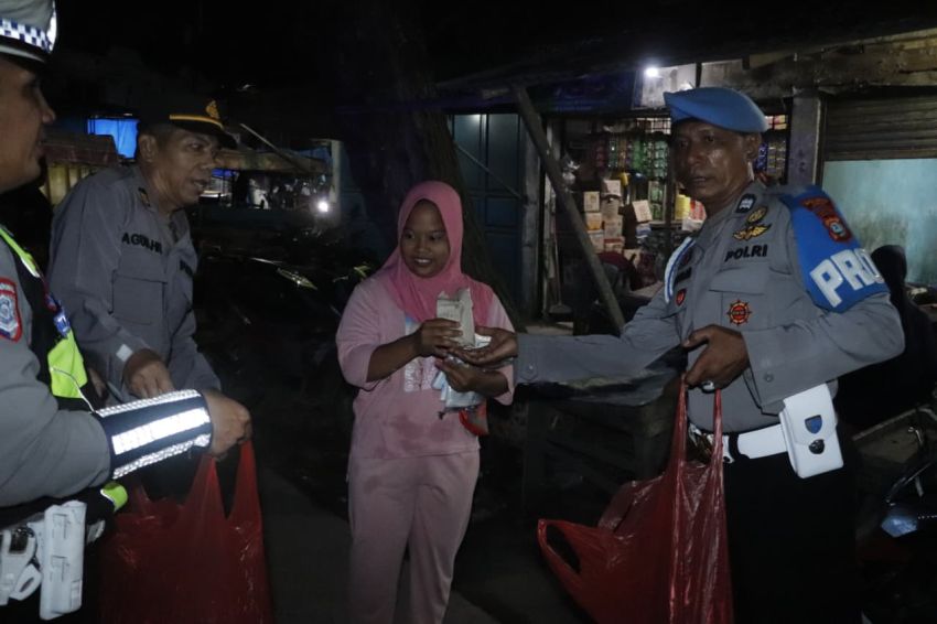 Semarak Hari ke-14 Ramadhan, Polres Langkat Berbagi Sahur dan Gelar Safari Subuh