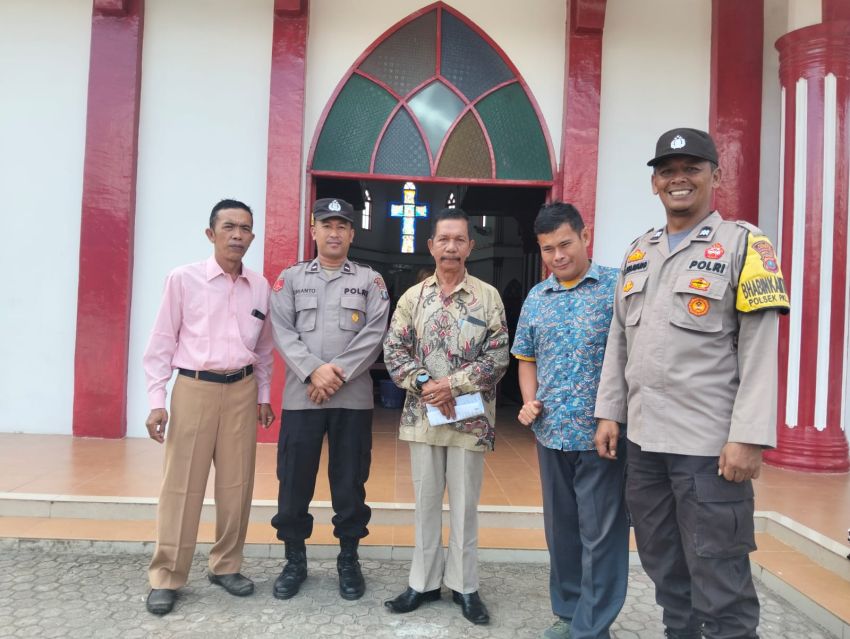 Di Bulan Suci Ramadhan, Polsek Pangkalan Susu Perkuat Toleransi Lewat Pengamanan Ibadah