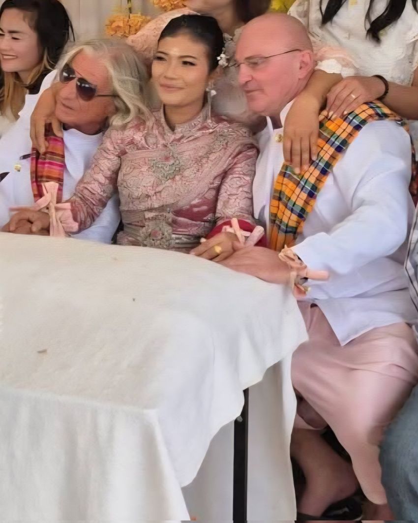 Wow! Penyanyi Thailand Kawin dengan 2 Polisi Sekaligus, 1 Sudah Pensiun 1 Lagi Aktif