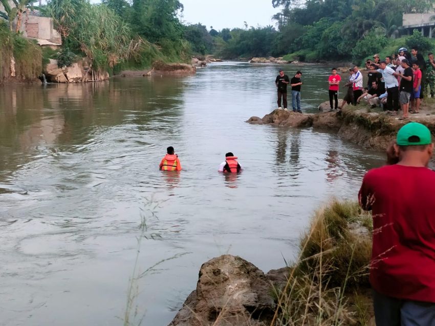 Mandi-mandi, Dua Siswa SMP Hanyut di Sungai Silau Asahan