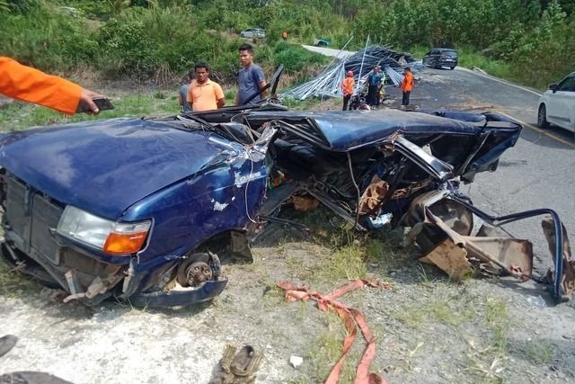 Tragis! Truk Gagal Menanjak Tabrak Mobil Hendak Berlibur ke Danau Toba, 3 Orang Tewas