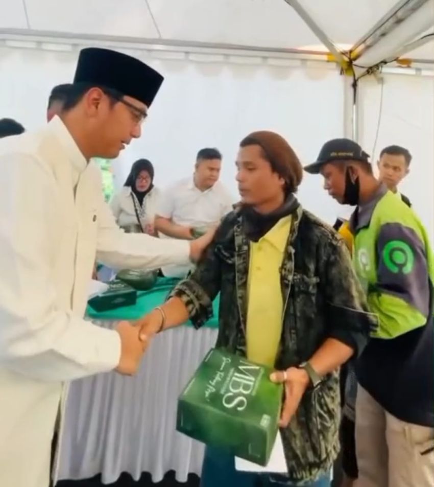 Ribuan Warga Padati Rumah Dinas Walikota, Rico Waas Sapa Warga dengan Ramah