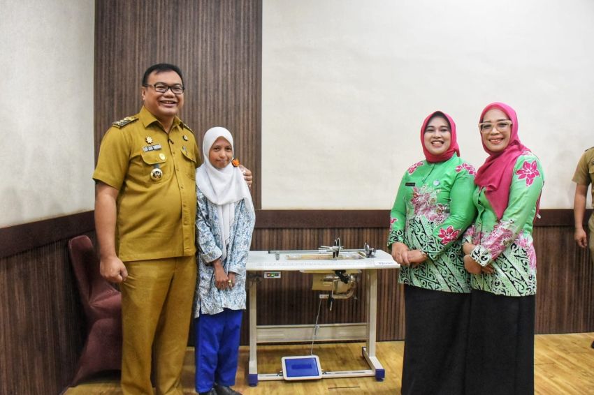 Penyerahan Kartu E-Toll Alumni Smansa Lubuk Pakam, Beri Kemudahan Akses Transportasi