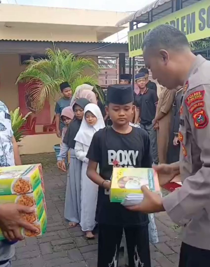 Polsek Perbaungan Buka Puasa Bersama Anak Yatim, Berikan Santunan dan Doa Bersama