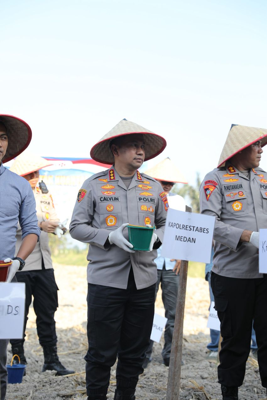 Serentak se Indonesia, Kapolrestabes Medan ikut  Tanam Jagung Kuartal Pertama