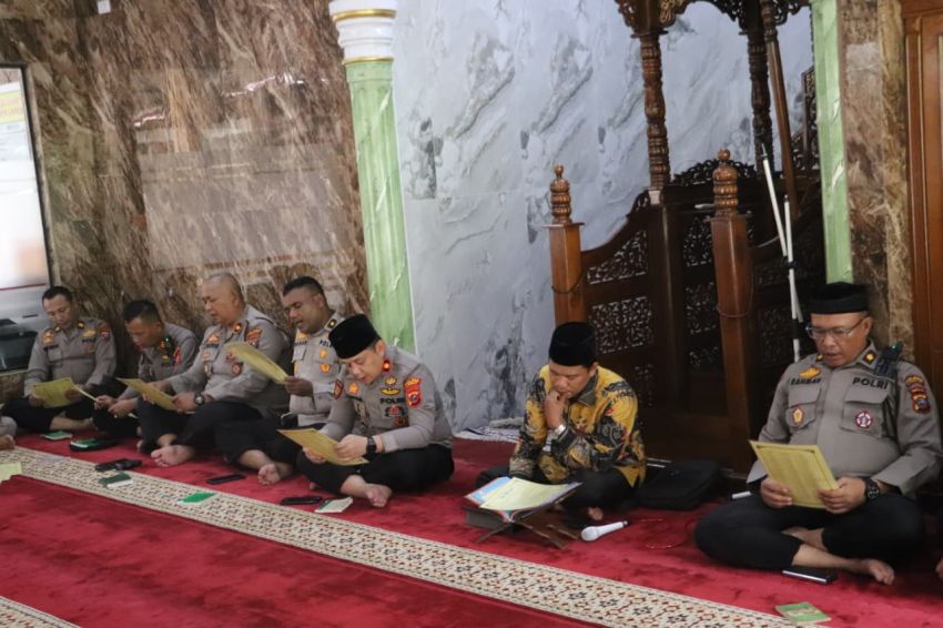 Polres Langkat Laksanakan Binrohtal, Perkuat Iman dan Kepedulian Sosial Personel