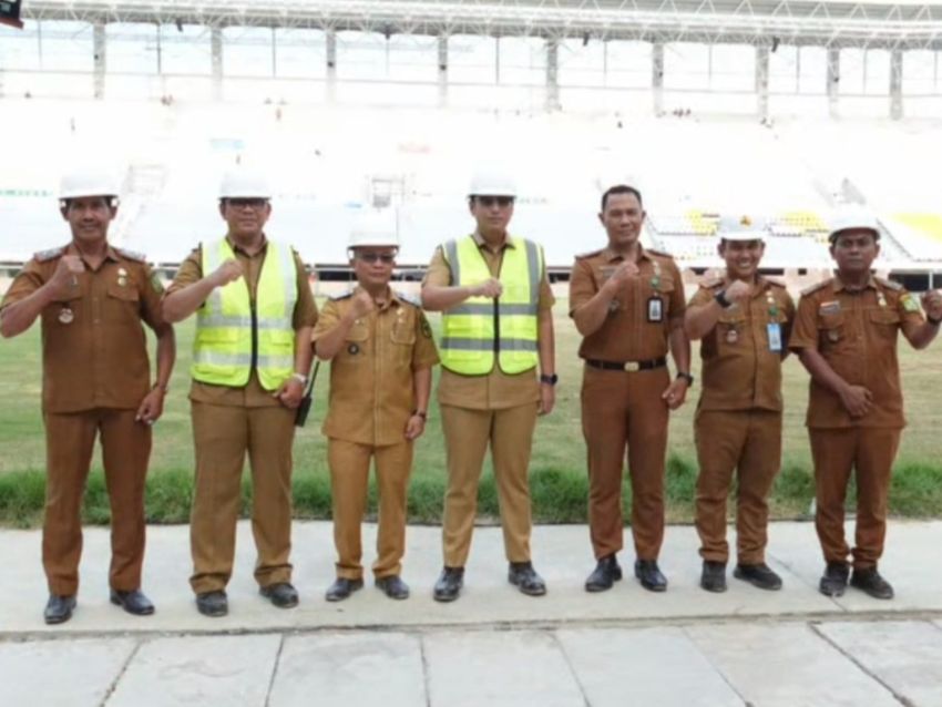 Camat Medan Kota Dampingi Wali Kota Medan tinjau Revitalisasi Stadion Teladan