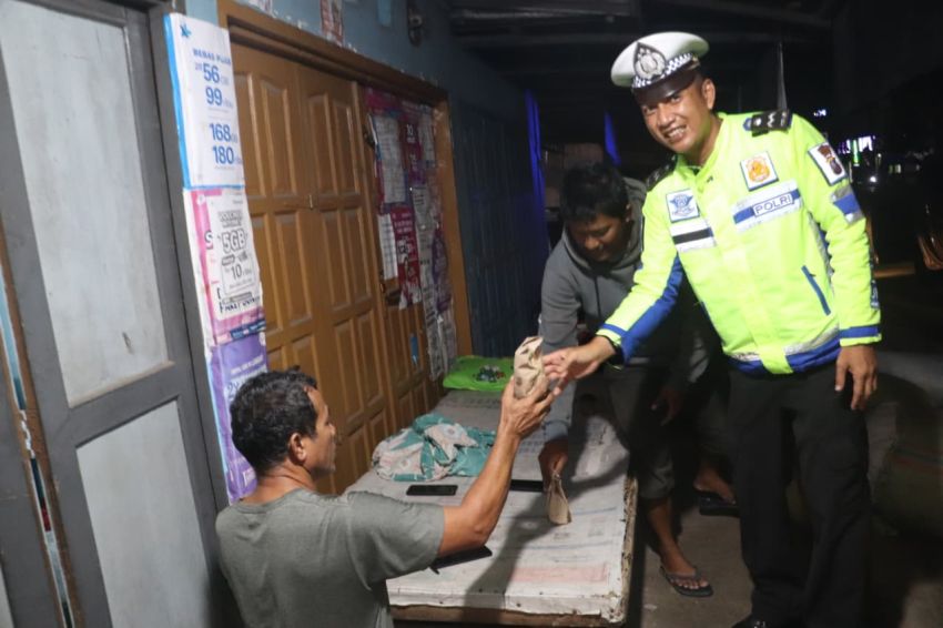 Ramadhan Penuh Berkah, Polres Langkat Gelar Sahur On The Road dan Safari Shalat Subuh