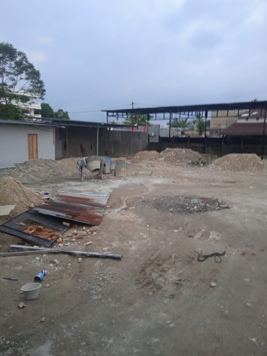 Bangunan Diduga Ilegal Bebas Berdiri di Jalan Rajawali, Oknum Aparat Jadi Tameng ?