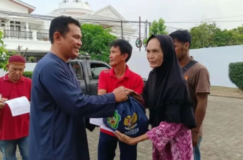 Camat Medan Kota, Salurkan 32 Paket Sembako Dari BAZNAS Kota Medan Kepada Warga Kurang Mampu