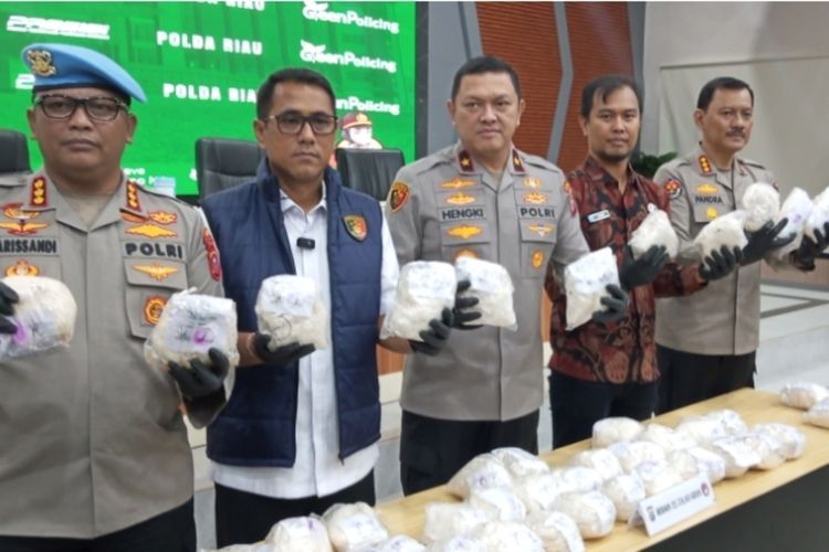 Wow, Polda Riau Ungkap Peredaran 22,7 Kg Heroin Senilai Rp 68 Miliar!