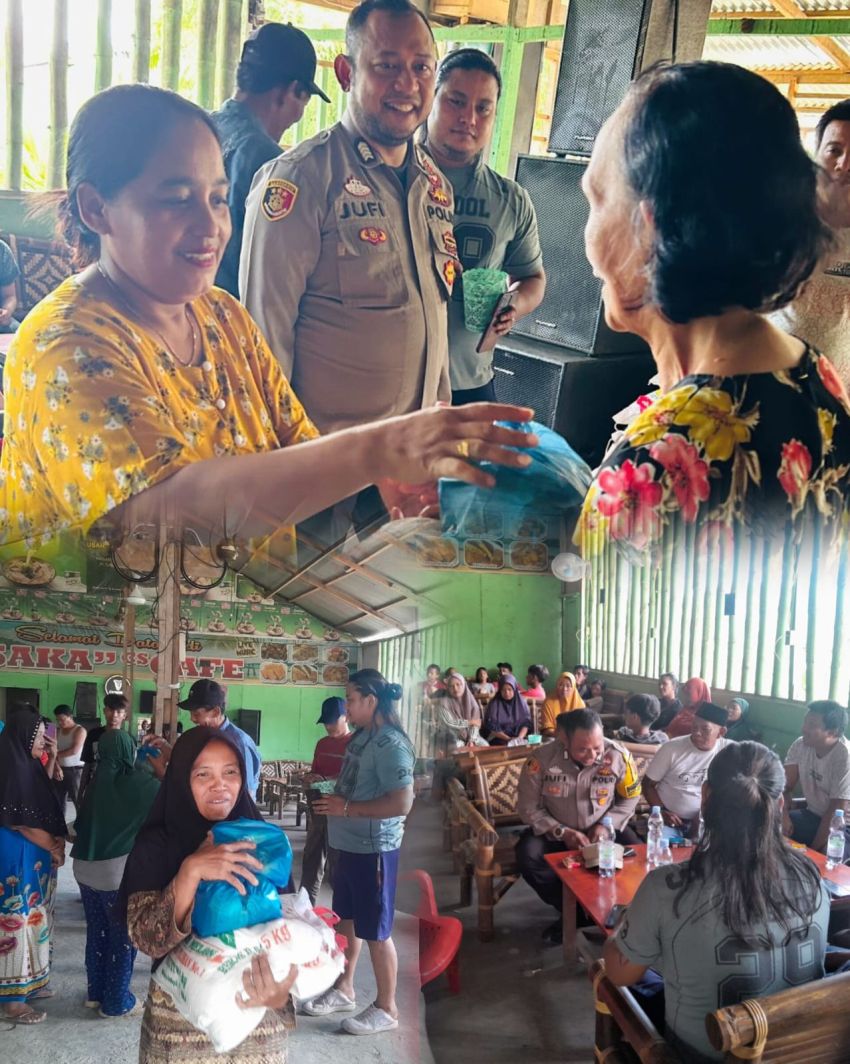 Ramadan Berbagi, Para Pengusaha Kafe di Gang Rangga Berbagi Sembako ke Masyarakat Sekitar