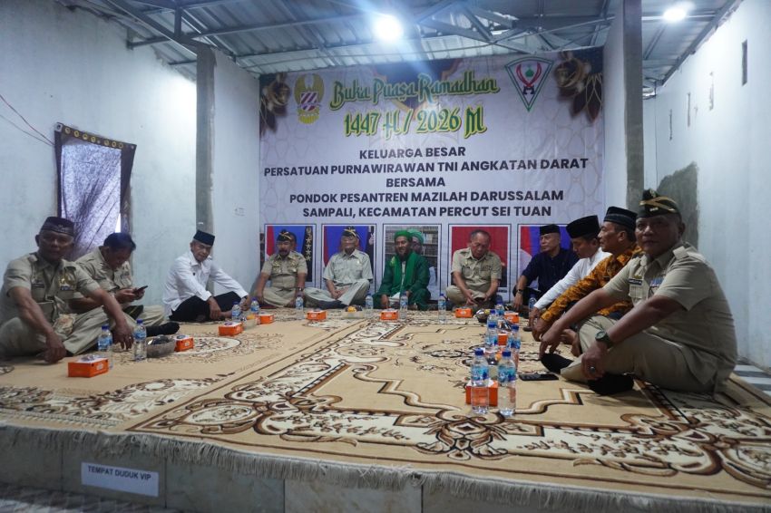 Senyum Santri dan Motivasi Purnawirawan: Potret Hangat Buka Puasa PPAD Sumut di Ponpes Mazilah Darussalam