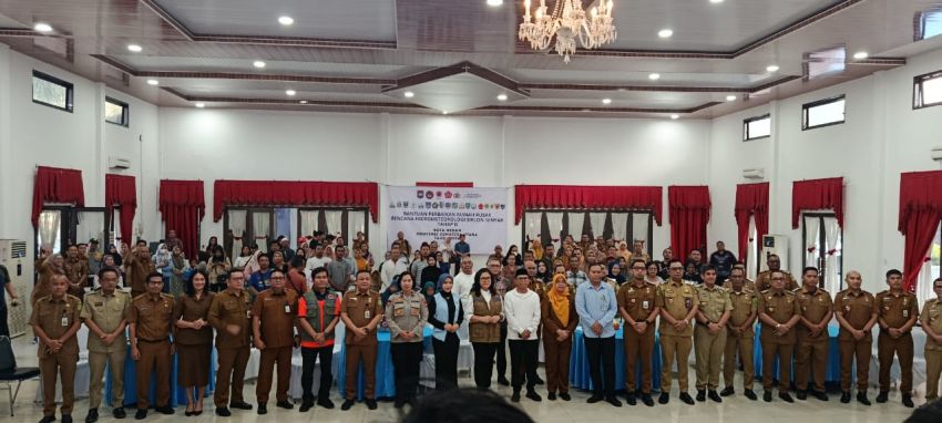 Zakiyuddin  Serahkan  Bantuan Perbaikan Rumah Tahap II secara Simbolis