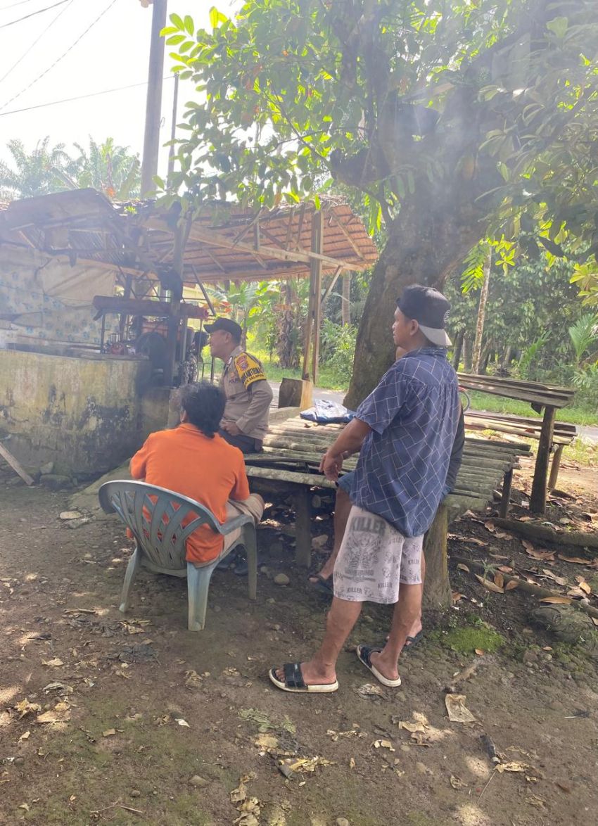 Bhabinkamtibmas Polsek Salapian Aktif Sambangi Warga, Ajak Jaga Kamtibmas dan Waspada Narkoba