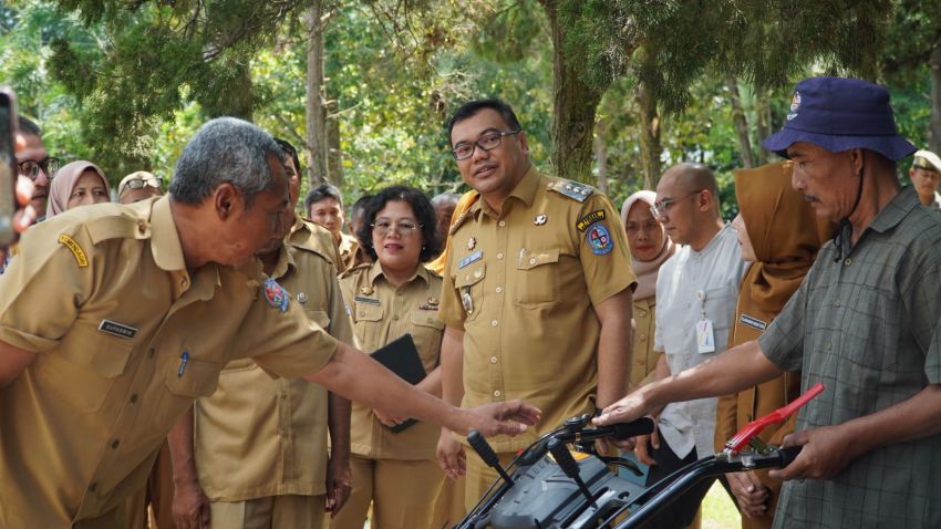 Alsintan Bebas Dipakai Petani, Bupati: Kalau Ada Pungutan, Lapor!