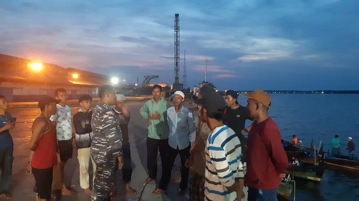 Duh! Sampan Nelayan Terhimpit Kapal-Dermaga di Belawan, 1 Orang Tewas