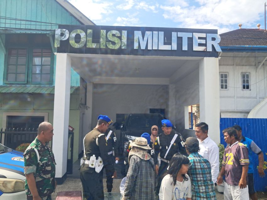 Jumat Berkah Sub Denpom I/5-1 Belawan, 100 Kotak Nasi Dibagikan di Depan Markas