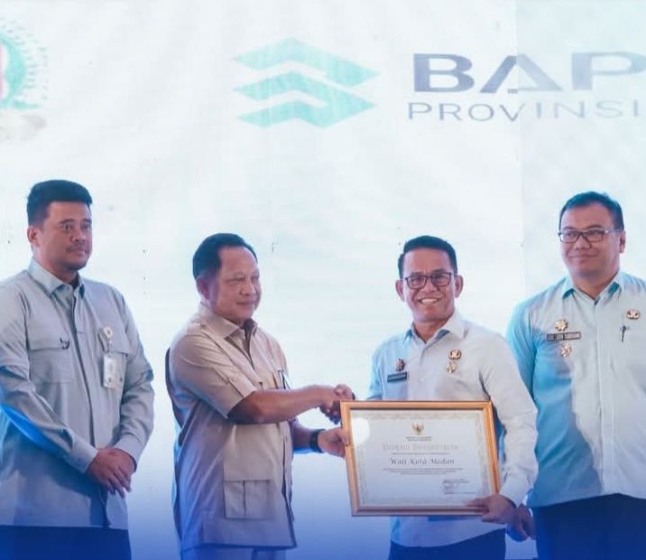 Rico Waas Raih Penghargaan Mendagri Atas Kontribusi Pemulihan Pascabencana Aceh Tamiang