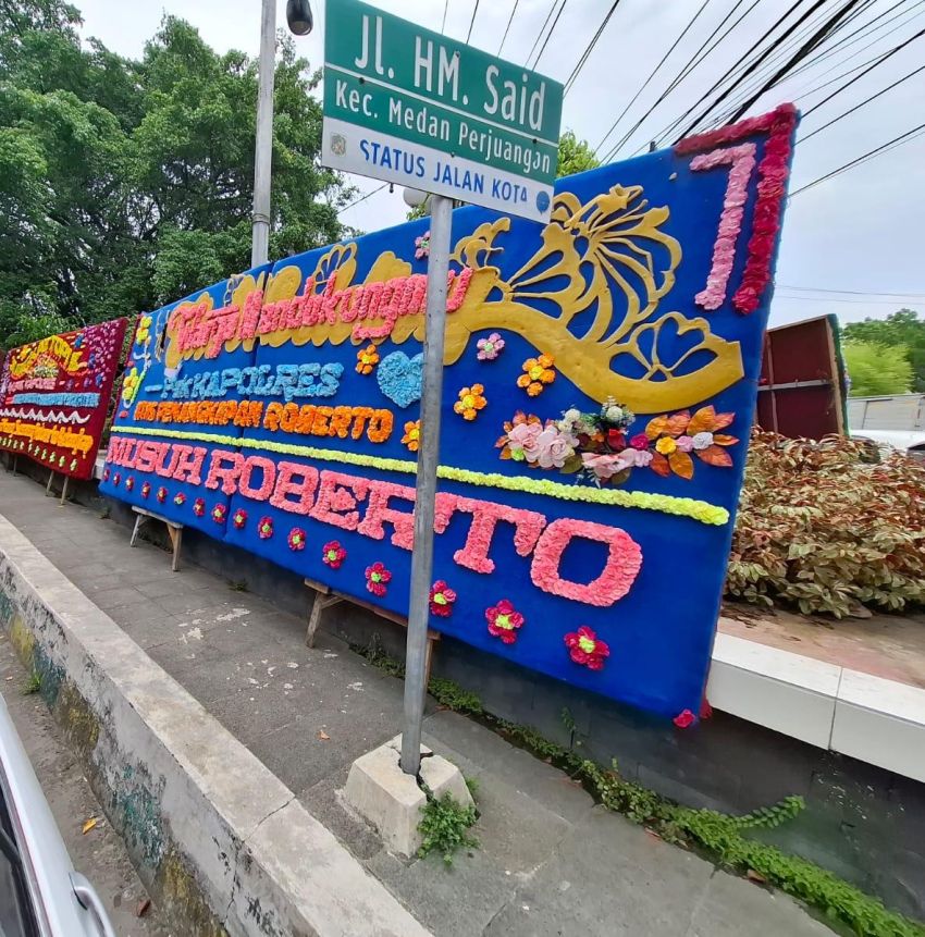 Polrestabes Medan Dibanjiri Karangan Bunga Usai Penangkapan 'Mr Roberto'