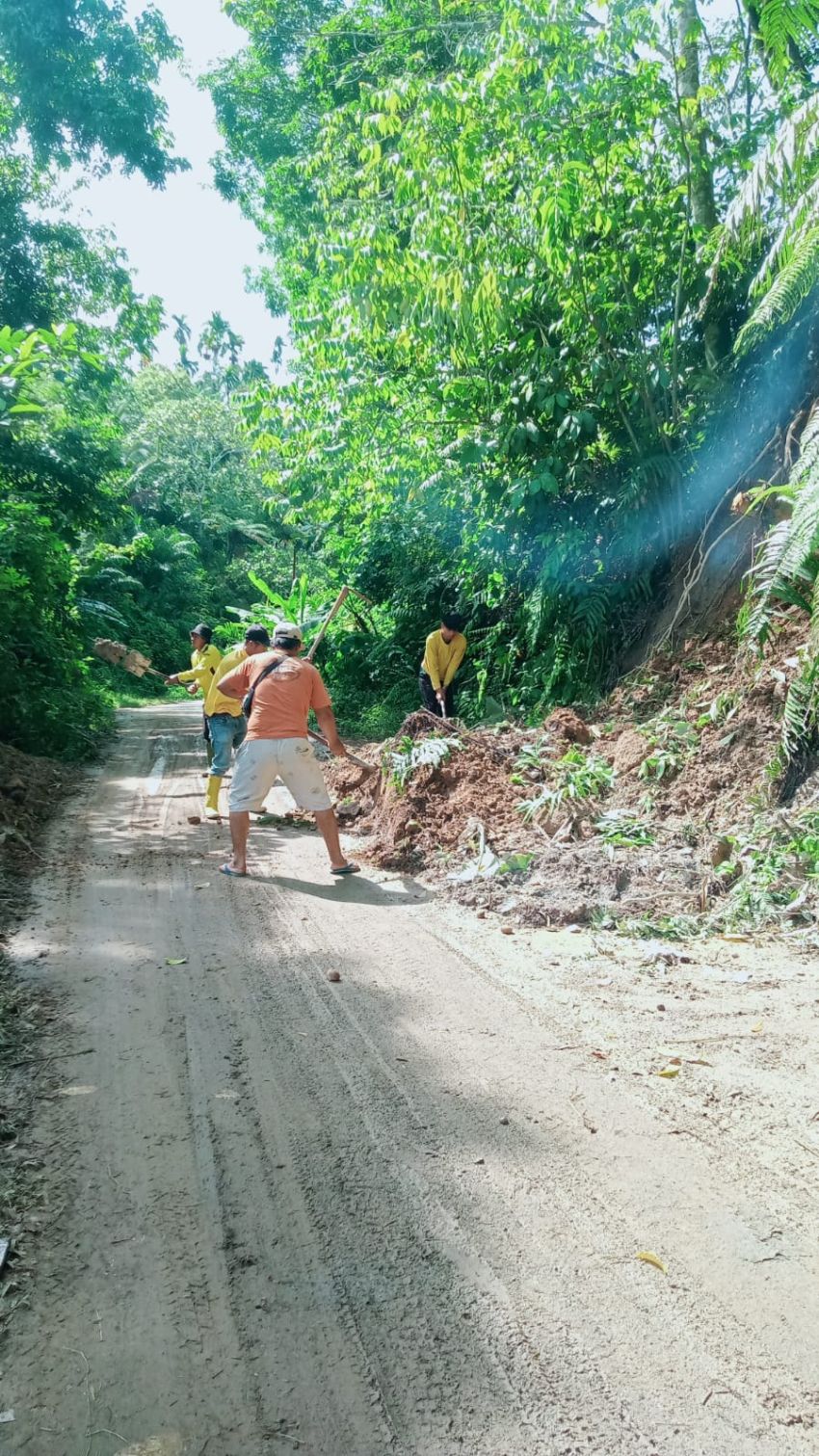 Lima Titik Longsor Bisa Dilalui meski Satu Arah