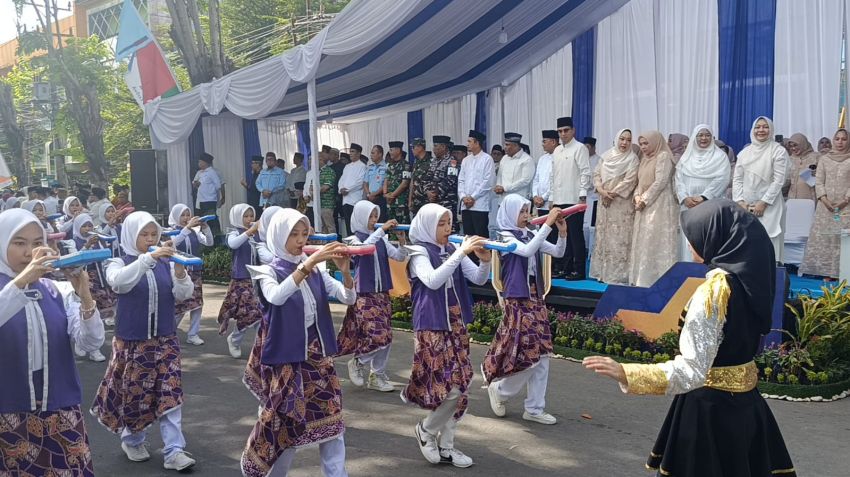 Rico Waas Lepas Kafilah Pawai Ta'aruf MTQ Ke-59 Tingkat Kota Medan