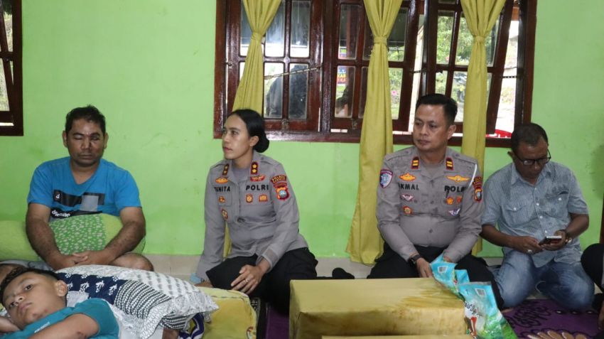 Kapolres Karimun Kunjungi Rumah Duka Korban Laka Lantas Saat Olahraga