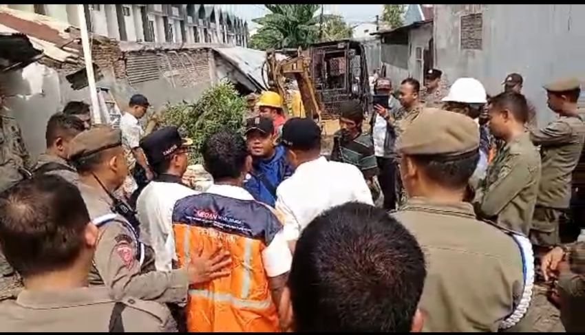 Satpol PP Medan Dinilai Tunjukkan &ldquo;Kebodohan&rdquo; Soal K3, Pembongkaran di Titi Kuning Diduga Langgar UU