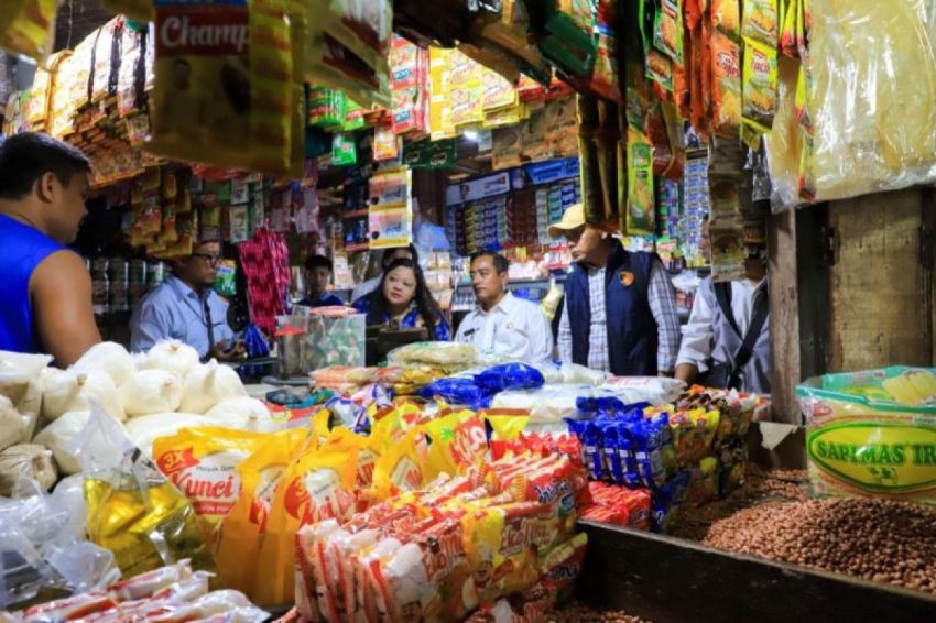 Pedagang Diingatkan Jangan Jual Minyak Goreng Subsidi Lebih Tinggi dari Harga Eceran