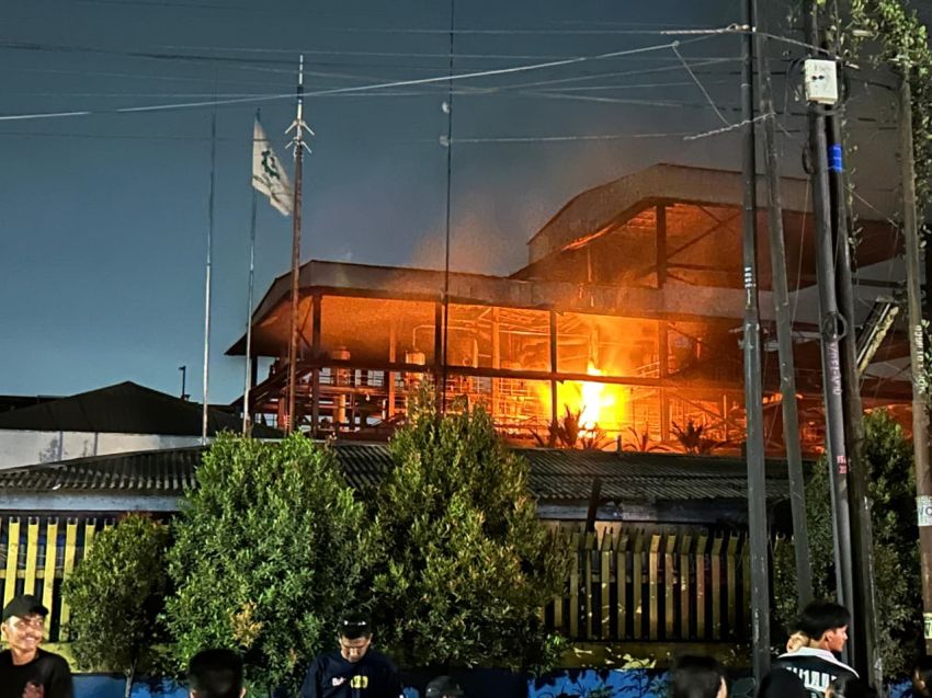 Pabrik Pengolahan Inti Sawit Di Martubung Digasak Api